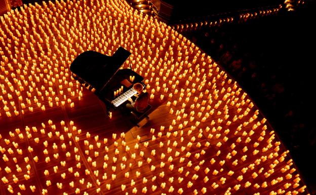 Música a la luz de las velas en Comillas