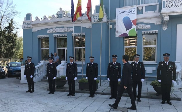 Colindres refuerza el servicio de Policía Local en las noches de agosto