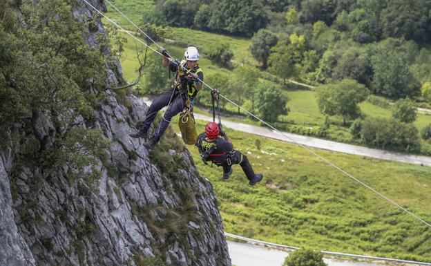 Más de la mitad de los rescates que se realizan en Cantabria se producen en zonas de media y alta montaña