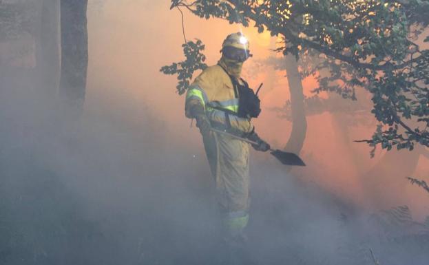 El calor, la sequía y el viento sur ponen a Cantabria en máximo riesgo de incendios