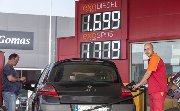 La gasolina cuesta menos que antes de aplicar el descuento