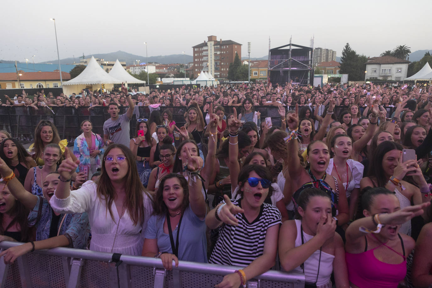 Imágenes de los conciertos de Juan Magán, Dalex y Zzoilo, este viernes en Torrelavega