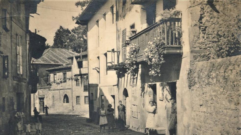 El Pasaje de los Nobles de Santillana del Mar celebra su centenario con ilusión por el futuro