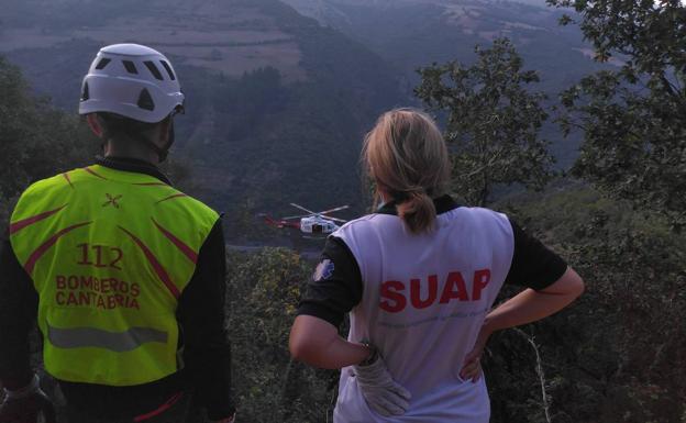 Muere un hombre de 65 años al caer en tractor por un terraplén en Vega de Liébana