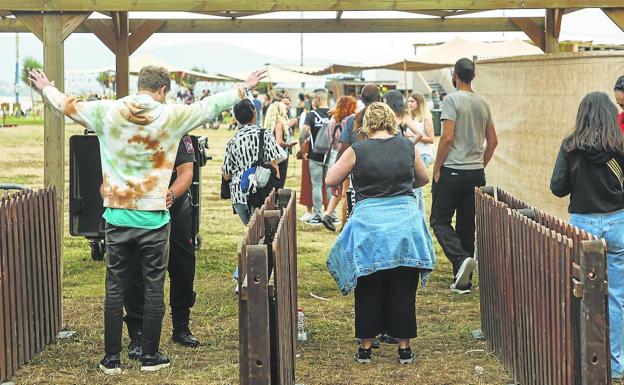 Los pinchazos cambian los hábitos de las jóvenes: «Ahora voy en sudadera de fiesta»