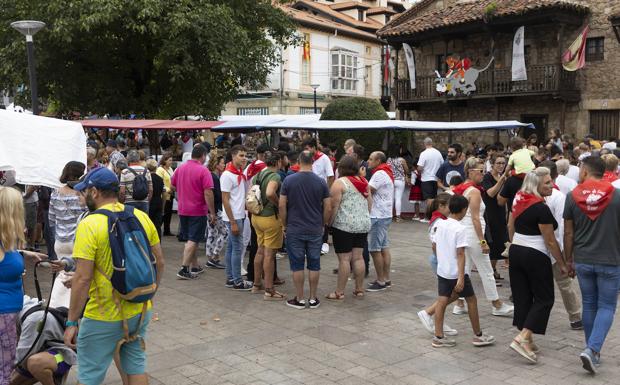 Ambiente festivo y mucho turista en la fiesta de Cabezón de la Sal