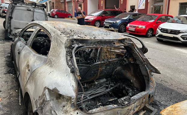 Arden seis coches de madrugada en Santander