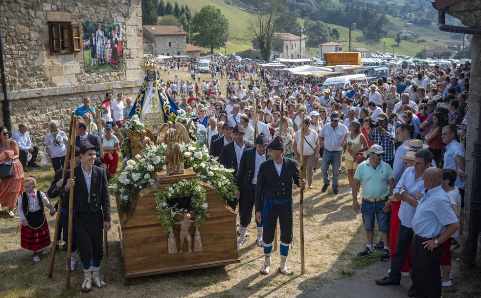 Los pasiegos honran a la Virgen en su día