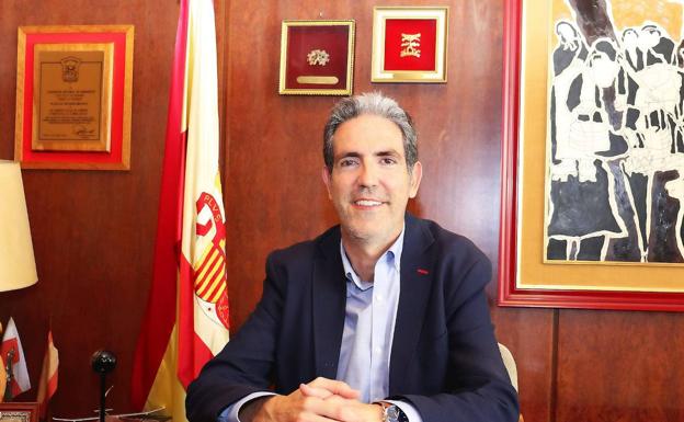 El presidente de la Cámara de Comercio de Torrelavega felicita las fiestas de la Virgen Grande