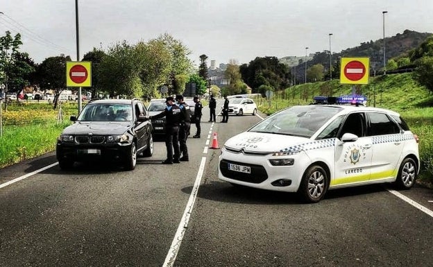 La Policía Local abre 12 expedientes por botellón y cuatro por sobrepasar el horario de cierre en hostelería