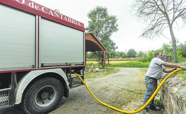 Dos días de lluvia para mitigar una sequía que obliga a llevar agua ya a 11 municipios