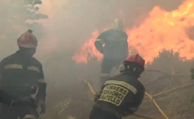 Al menos 20 heridos, tres graves, al escapar de un tren cercado por el fuego en Castellón