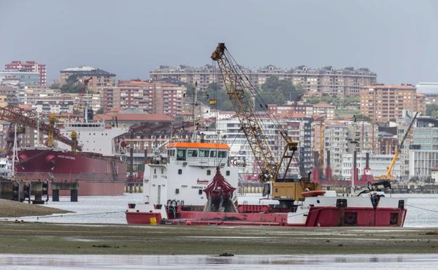 Las obras del muelle 9 de Raos, clave para el futuro del Puerto, avanzan con el dragado