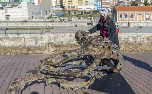 Los regionalistas preguntan por el paradero de la paloma homenaje a Vital Alsar