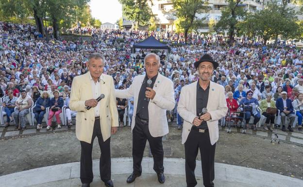 El emotivo adiós de Los Carabelas
