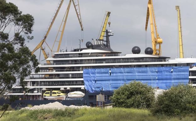 El estreno del crucero Evrima, que ultima detalles en Astander, se retrasa a octubre