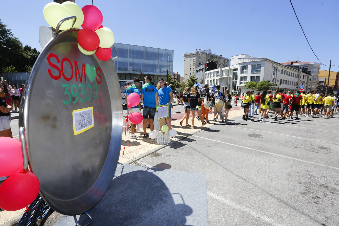 El Día de las Peñas lleva la fiesta al Parque de Miravalles