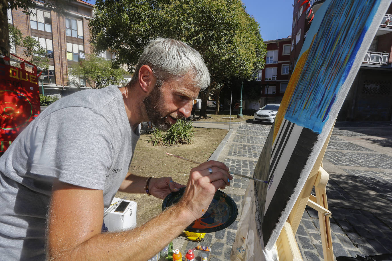 Las mejores imágenes del concurso de pintura de las peñas en Torrelavega