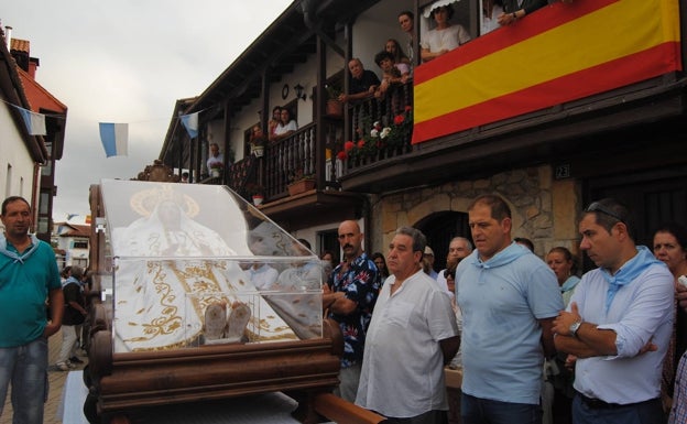 La Virgen de la Cama vuelve a brillar en las calles de Escalante