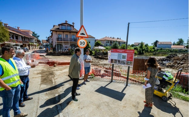 Escalante mejora el saneamiento con la conexión al colector principal de las marismas de Santoña