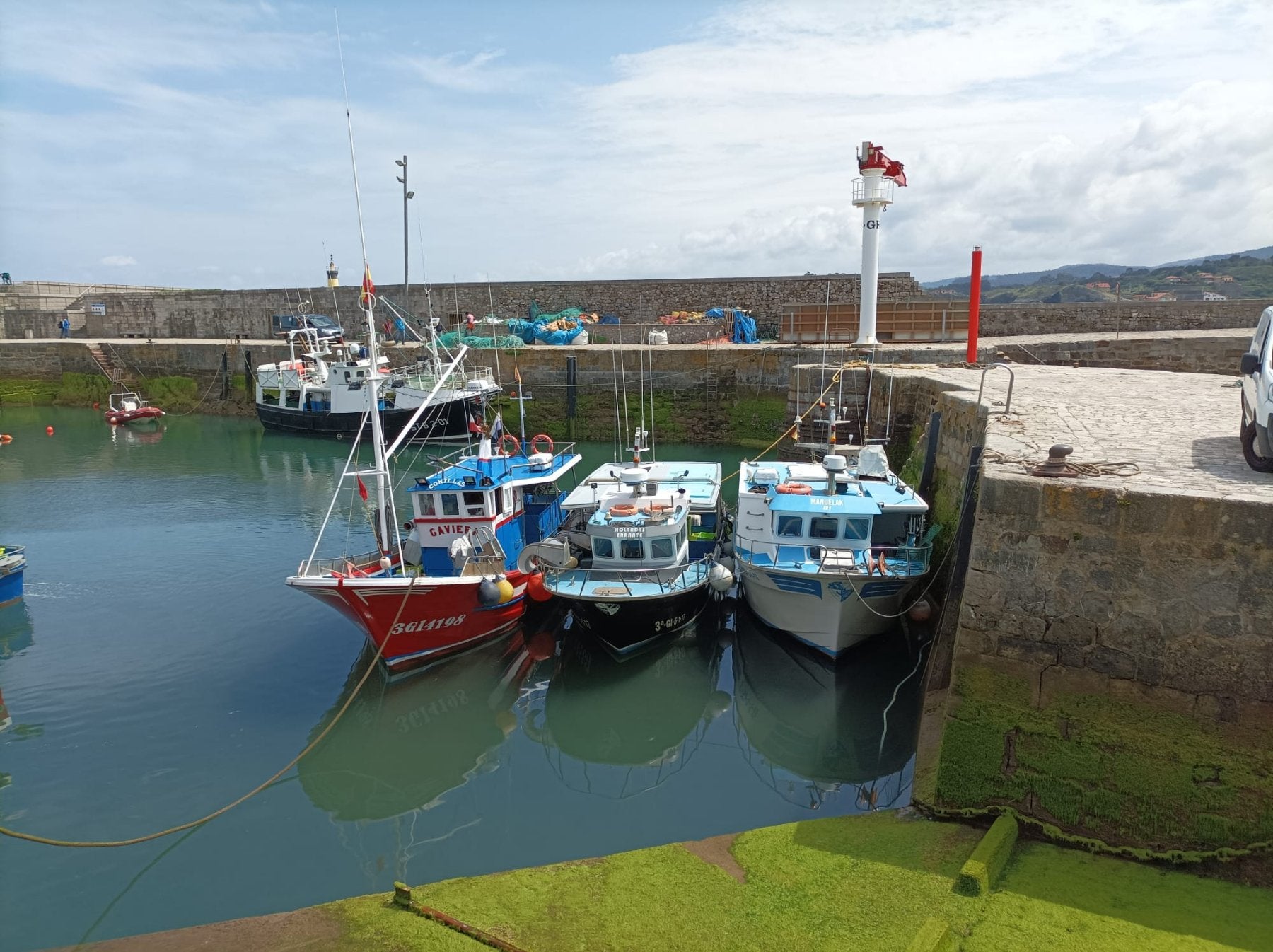 Los pantalanes del puerto de Comillas, listos para septiembre