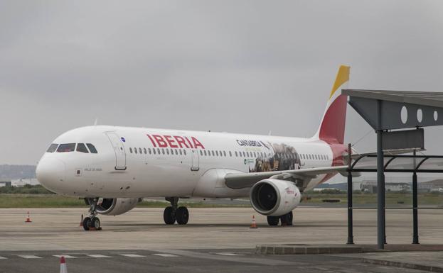 Iberia pone a la venta los vuelos Santander-Madrid a las seis y media de la mañana a partir de noviembre