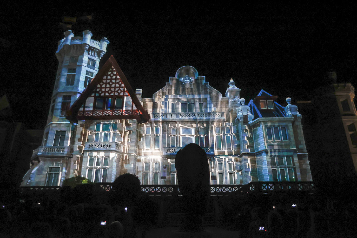 Las mejores imágenes del videomapping en el Palacio de la Magdalena