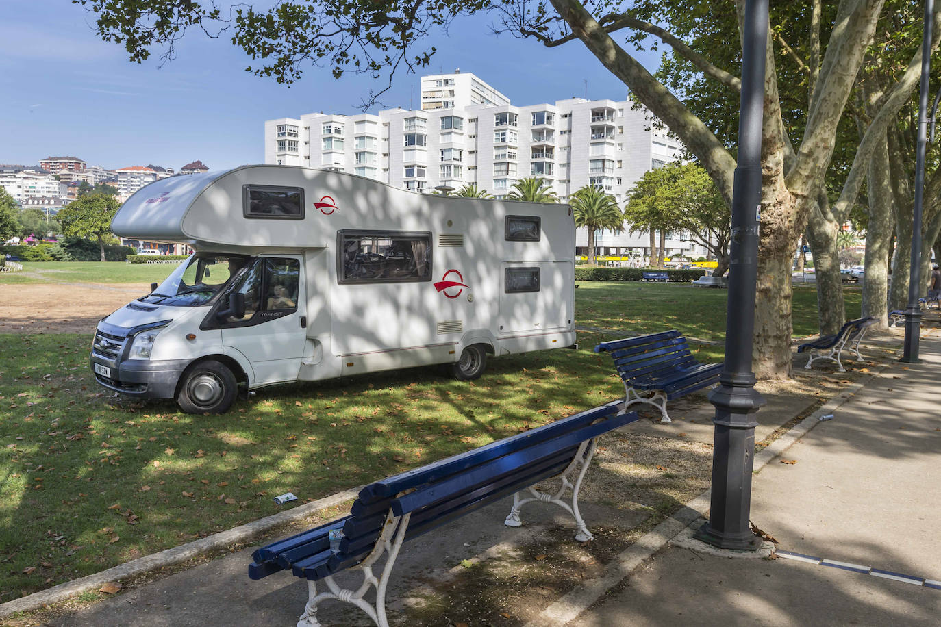 Las autocaravanas también ocupan el parque Mesones