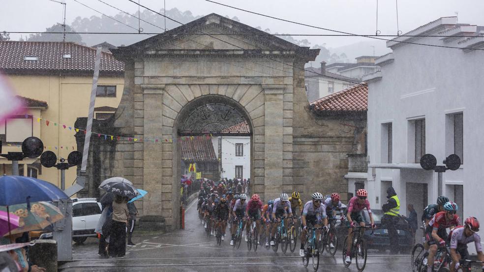 En directo | La Vuelta llega a Cantabria