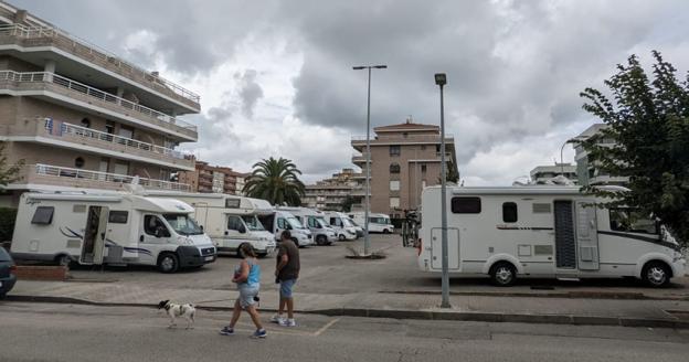 Laredo tampoco esquiva el problema de las autocaravanas: «Es un descontrol»