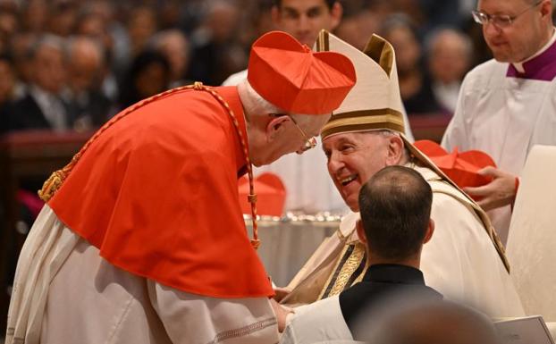 El Papa reúne a los cardenales en un consistorio con aires de cónclave