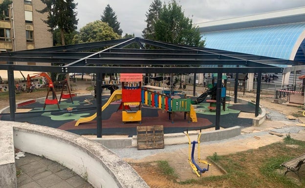 El primer parque infantil cubierto de Solares está prácticamente listo