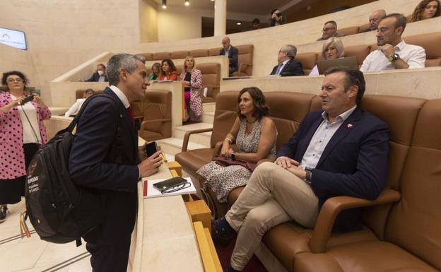 Malestar en el PSOE por el ataque de Blanco al Gobierno central tras el auto del lobo