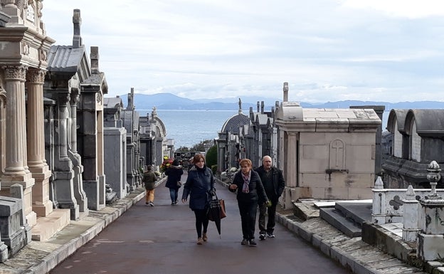 El cementerio de Ballena opta a ser el más bonito de España