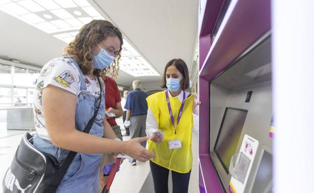 Más de 6.000 cántabros empiezan a usar los abonos gratuitos de tren