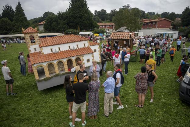 Las carrozas de Lloreda regresan más tradicionales que nunca