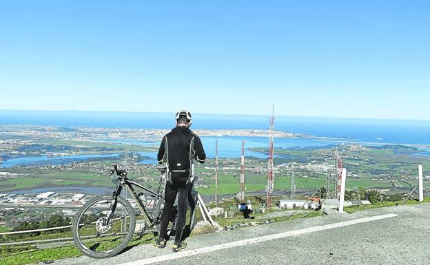 Peña Cabarga, el balcón privilegiado de la bahía