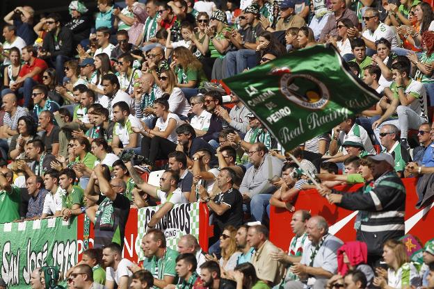 Las peñas preparan los desplazamientos para el partido en Gijón