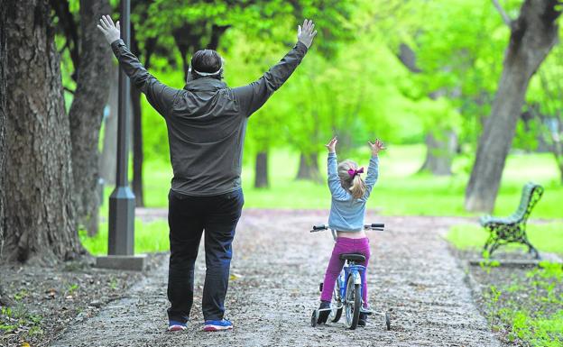 Criar a un hijo cuesta 8.000 euros al año