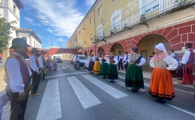 Un festival folclórico conmemora el sábado el 50 aniversario del grupo de danzas Nuestra Señora de Covadonga