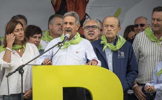 Revilla desvelará en la primera quincena de octubre si se presenta a la reelección