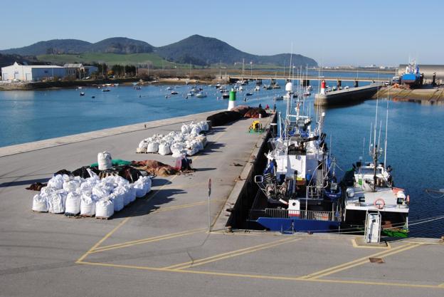 Obras Públicas adecuará el dique oeste del puerto de Santoña para generar más atraques