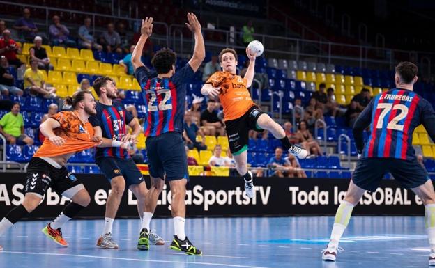 El Bathco Torrelavega cae con honor en el Palau Blaugrana