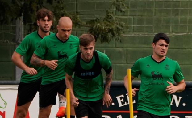 Rubén Alves entrena con normalidad