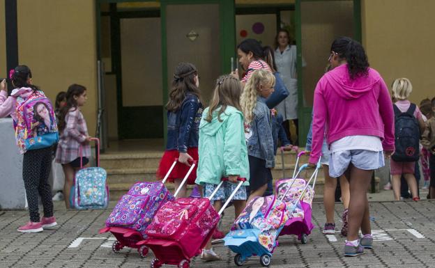 Los retrasos para cubrir las plazas de profesores dificultan el arranque del curso en Cantabria