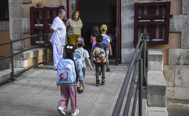 El doble reto del regreso a las aulas: padre y director