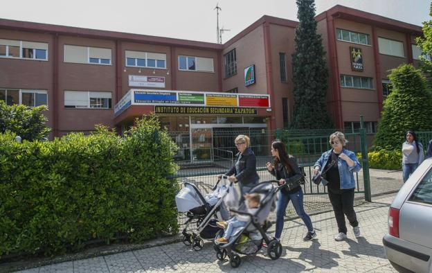 Un curso para jubiladas compromete la gimnasia de 200 alumnos de El Zapatón