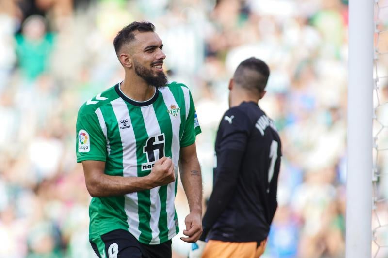 Un doblete de Borja Iglesias consolida al Betis en puestos europeos