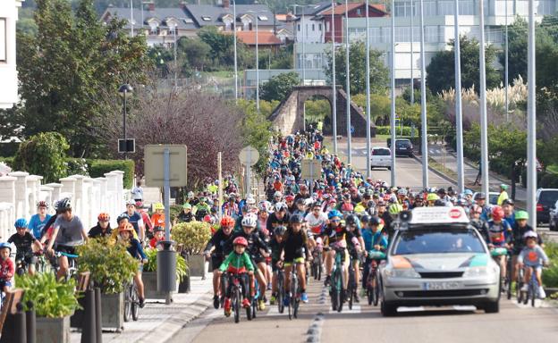 Las bicicletas recuperan su gran fiesta en la capital del Besaya