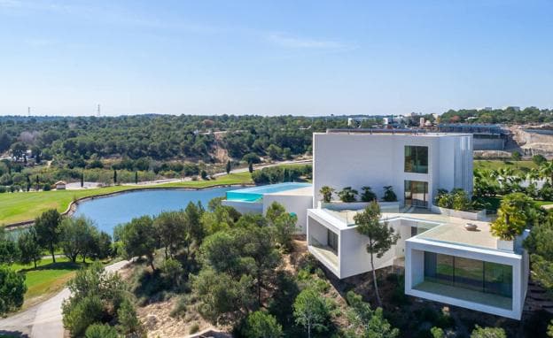 Así es la exclusiva villa de lujo sostenible de la Costa Blanca diseñada por Mónica Armani
